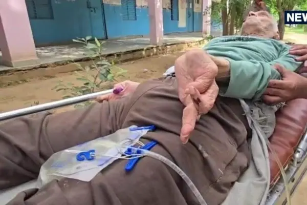 बहराेड़ निकाय चुनाव: 85 की उम्र, 15 साल से पैरालाइसिस, अस्पताल से एंबुलेंस में बूथ पहुंचे और बोले- वोट जरूरी है