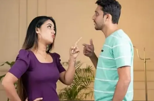 पत्नी ने गुस्से में पूछा- "आज पूरा दिन कहां थे?" पति बोला- "मां को लेने गया था". फिर बूढ़ी मां ने जो कहा, सबकी आंखें नम हो गईं