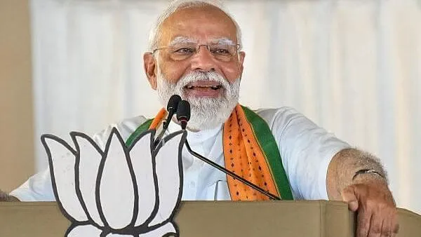 Who smiled before PM Modi? A war of 'photos' in Tamil Nadu