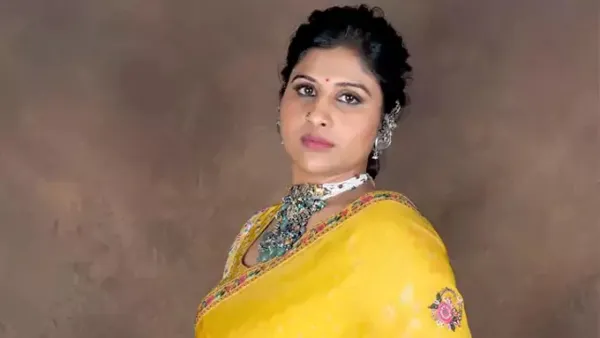 మంగ్లీ సోదరుడి ఖాతాకు డబ్బులు