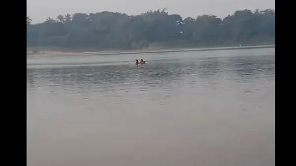 ଗାଧୋଇବାକୁ ଯାଇଥିଲେ ଦୁଇ ସାଙ୍ଗ, ପୋଖରୀରେ ବୁଡି ନାବାଳିକାଙ୍କ ମୃତ୍ୟୁ