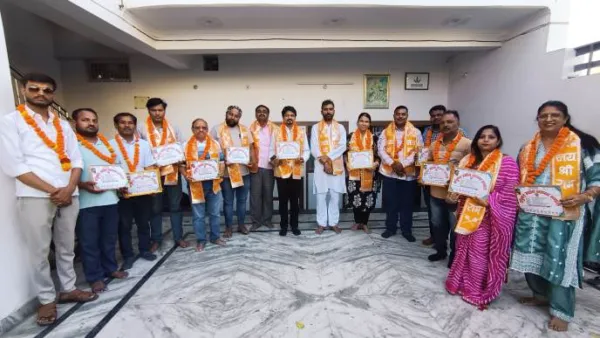 व्यापारी एकता को मिली नई ताकत: लखनऊ में 'संयुक्त उद्योग व्यापार मंडल' की कृष्णा नगर इकाई का हुआ गठन