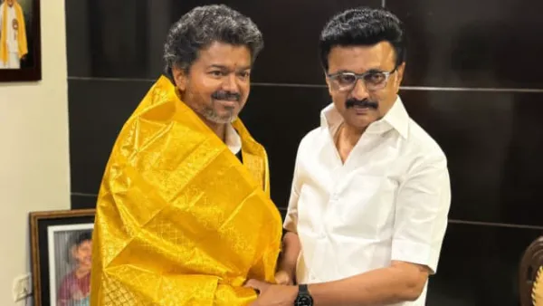 ప్రమాణ స్వీకారం తర్వాత స్టాలిన్‌ను కలిసిన సీఎం విజయ్