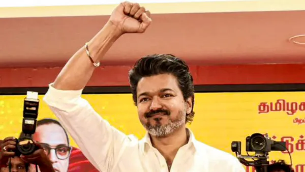 கடைசி நேர ட்விஸ்ட்! "இன்னும் 10 பேர்தான் வேணும்" - கோட்டையைப் பிடிக்க தவெக தலைவர் விஜய் இன்று நடத்தும் ரகசிய ஆலோசனை..!!