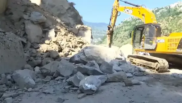 J-K traffic police issues traffic advisory after landslide blocks Doda ...