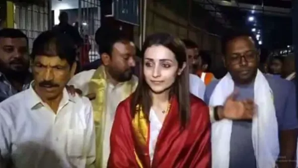 పుట్టినరోజున తిరుమలలో త్రిష.. విజయ్ పార్టీ విజయం కోసమేనా?