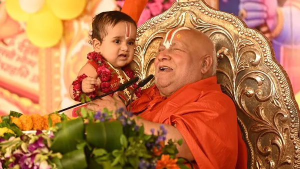 अस मन होत उठाय लेऊं करवा, श्रीराम कथा के तृतीय दिवस प्रभु रामलला का हुआ जन्म