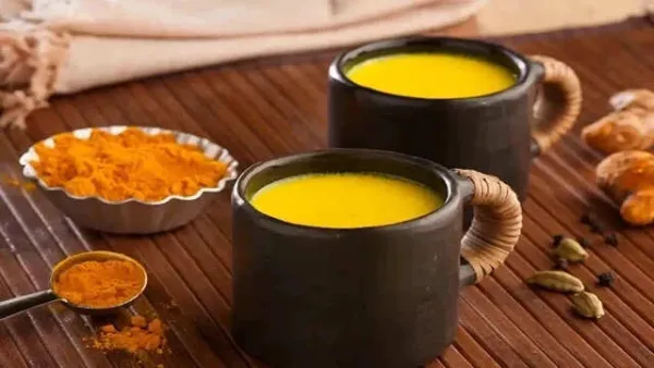 The Health Benefits of Drinking Turmeric Milk Before Bed