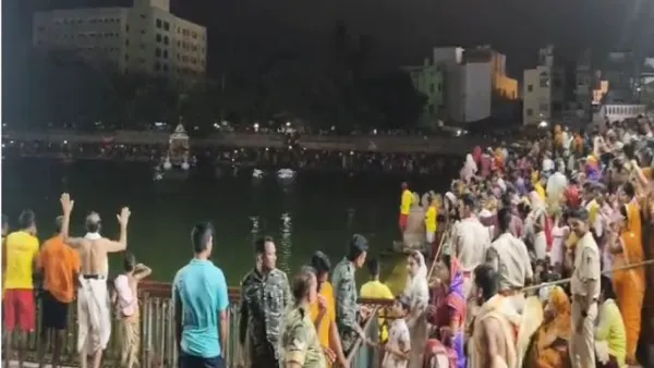 ମହାପ୍ରଭୁଙ୍କ ଚନ୍ଦନ ଯାତ୍ରାରେ ଅଭାବନୀୟ ଦୃଶ୍ୟ, ପ୍ରବଳ ବର୍ଷା-ପବନ ଯୋଗୁଁ ଅଟକି ଗଲା ଚାପ