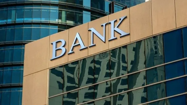 Gold loan fraud sparks protest outside Girinagar bank in Bengaluru