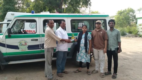 నిజాయితీ చాటుకున్న 102 అంబులెన్స్ పైలెట్