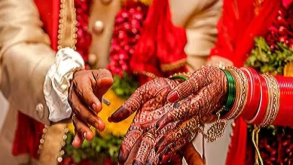 पैसे कमावण्यासाठी थेट बायकोचंच लग्न लावून दिलं.
