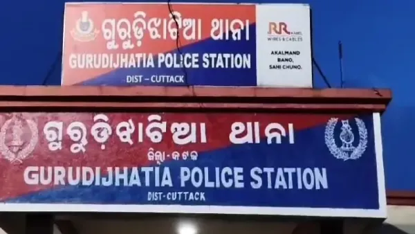 Driver killed in horrific road accident as Hyva crashes into truck in Athagarh of Cuttack