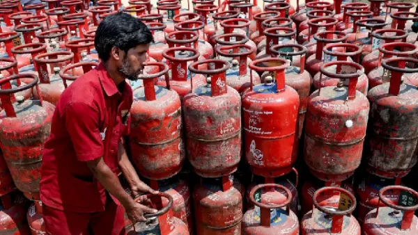 ଆଜିଠୁ LPG ବୁକିଂ ପାଇଁ ନୂଆ ନିୟମ, ଦୁଇଟି ସିଲିଣ୍ଡର ବୁକିଂ ପାଇଁ ବ୍ୟବଧାନ ଦିନ ଧାର୍ଯ୍ୟ