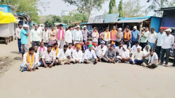 మొక్కజొన్న సంచులను తరలించాలి