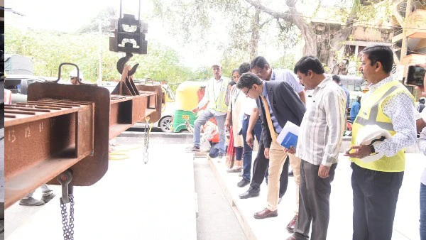 ಒಂದೇ ತಿಂಗಳಲ್ಲಿ ಬಿರುಕು ಬಿಟ್ಟ ದೇಶದ ಮೊದಲ 'ರ್ಯಾಪಿಡ್ ರಸ್ತೆ': ಬಿಬಿಎಂಪಿಗೆ ಶಾಪ ಹಾಕಿದ ಬೆಂಗಳೂರು ಜನ
