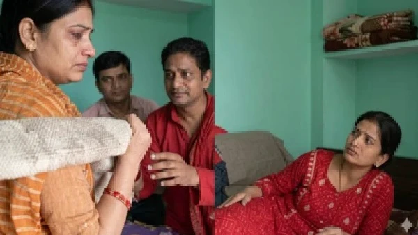 खाना नहीं बनाने पर ससुराल पहुँचकर माँ ने बेटी को बेरहमी से पीटा! सोशल मीडिया पर वीडियो वायरल