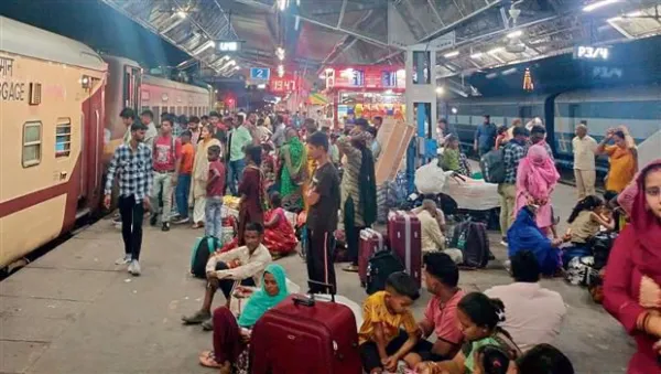 Daily rail commuters hit by farmers' agitation