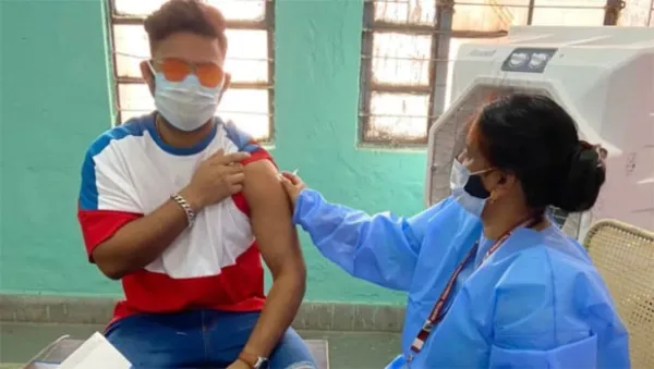 ಕೋವಿಡ್‌ ವ್ಯಾಕ್ಸಿನ್‌ ಪಡೆದ ಟೀಮ್‌ ಇಂಡಿಯಾದ ವಿಕೆಟ್‌ ಕೀಪರ್‌ ರಿಷಭ್‌ ಪಂತ್‌