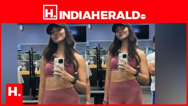 Pooja Hegde Looking Insanely Hot in Pink Gym Wear - This Mirror Selfie is Pure Fire