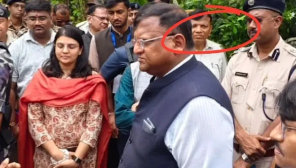 নন্দীগ্রামে শুভেন্দু ঘনিষ্ঠর সঙ্গে ঘুরলেন মনোজ আগরওয়াল - তাকে সাসপেন্ড করার দাবি জানালেন তৃণমূল