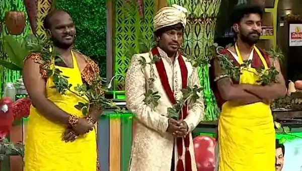 ఆకుల దండలతో కమెడిన్స్‌కి సత్కారం!