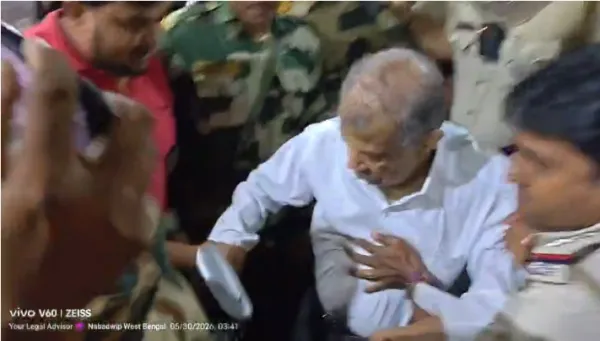 নবদ্বীপ ক্লাবঘর থেকে উদ্ধার ত্রাণসামগ্রী, ভোর সাড়ে তিনটে গ্রেফতার নবদ্বীপ পৌরসভার চেয়ারম্যান।
