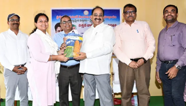 రైతులకు వ్యవసాయ విశ్వవిద్యాలయం నుంచి ఆధునిక టెక్నాలజీ