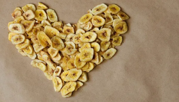 My child has cold, is it safe to give her bananas