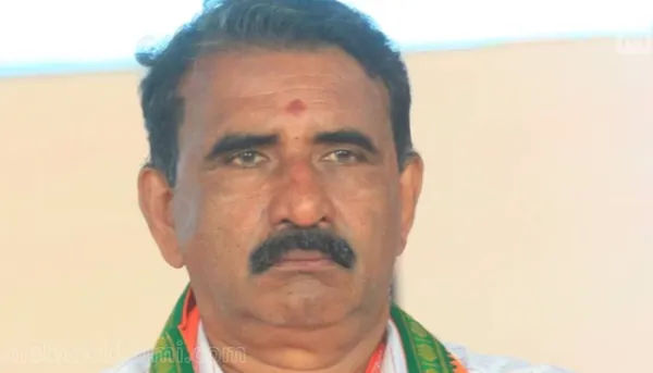 ടിപ്പു സുല്‍ത്താൻ നിരവധി  ഹിന്ദുക്കളെ കൊല്ലുകയും ക്ഷേത്രങ്ങള്‍ തകര്‍ക്കുകയും ചെയ്തയാളാണ്, ഈ നാടും  അയാളും തമ്മില്‍ എന്ത് ബന്ധം?? എന്തുകൊണ്ട്  റോഡിന് വേലായുധന്‍ പണിക്കശ്ശേരിയുടെ പേരിടുന്നില്ല?? ഇതെല്ലാം മാറണം.- ബി.ഗോപാലകൃഷ്ണൻ