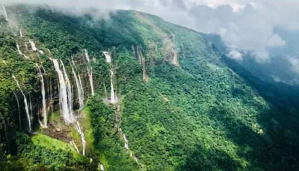 മഴയും മായാജാലവും വിഷപ്പാമ്പുകളും വിചിത്ര ജീവികളും ചേര്‍ന്ന നാട്; മേഘങ്ങളുടെ ഇടയില്‍ മറഞ്ഞ മൗസിൻറാം
