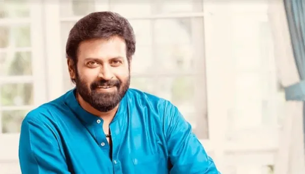 'മൂന്ന് സിനിമകളില്‍ ഒന്നിച്ച്‌ അഭിനയിച്ചു എന്നുള്ള അഭിമാനത്തിന് തിളക്കമേറുന്നു'; വിജയ് തമിഴ്നാട് മുഖ്യമന്ത്രിയാകാനൊരുങ്ങുമ്പോള്‍ അഭിനന്ദനമറിയിച്ച്‌ നടൻ മനോജ്.കെ.ജയൻ
