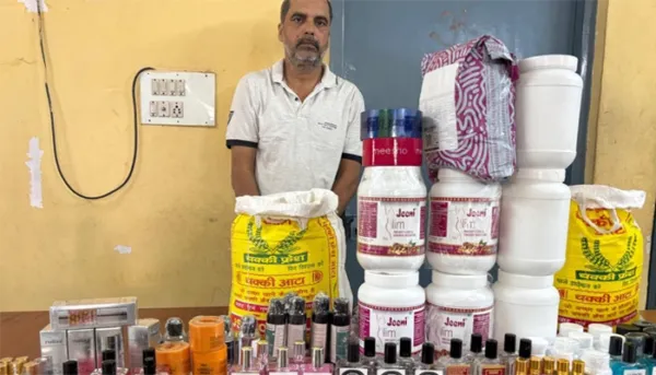 ഡ്യൂപ്ലിക്കറ്റ് ലേബലുകളില്‍ ഗോതമ്പ് മാവ് പാത്രങ്ങളില്‍ നിറച്ചത് വണ്ണം കുറക്കാനുള്ള 'ജീനി സ്ലിം പൗഡര്‍'; വ്യാജ ആയുര്‍വേദ ഉല്‍പന്ന വില്‍പന നടത്തിയ ഡല്‍ഹി സ്വദേശി പിടിയില്‍