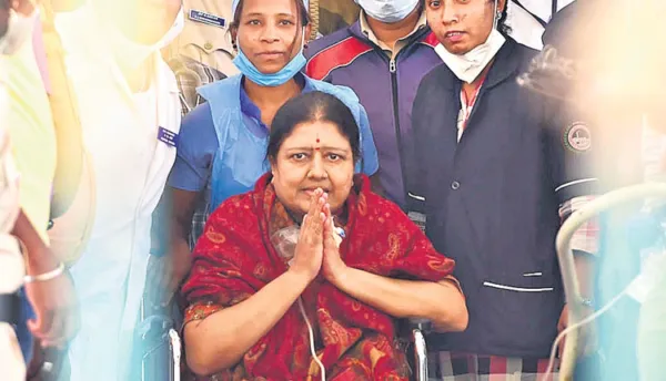 అన్నాడీఎంకే బహిష్కృత నేత శశికళకు కరోనా