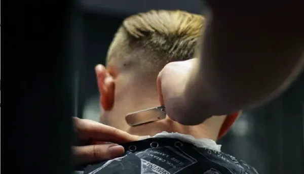 పోలీస్ స్టేషన్లో జుట్టు కత్తిరింపు : 31 మందికి భారీ జరిమానా