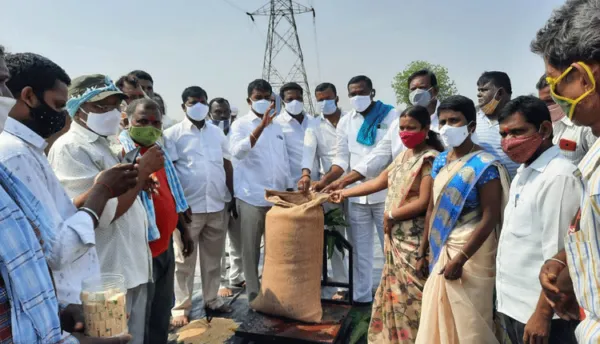 కొనుగోలు కేంద్రాల్లో పంటకు మద్దతు ధర