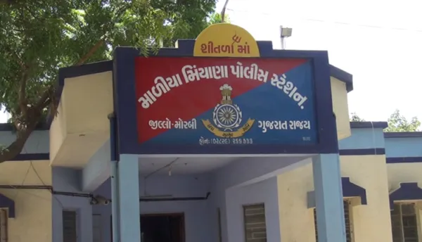 માળીયા પાસે છોટા હાથીએ રીક્ષાને ઠોકર મારતા એક મહિલાનું મોત, ચાર ઘાયલ