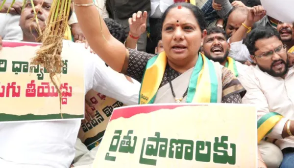 సచివాలయం ముందు కవిత నిరసన