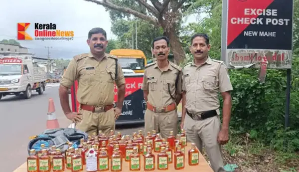 മാഹി എക്സൈസ് ചെക്ക്പോസ്റ്റില് മദ്യവേട്ട ; 48 കുപ്പി പുതുച്ചേരി മദ്യം പിടികൂടി