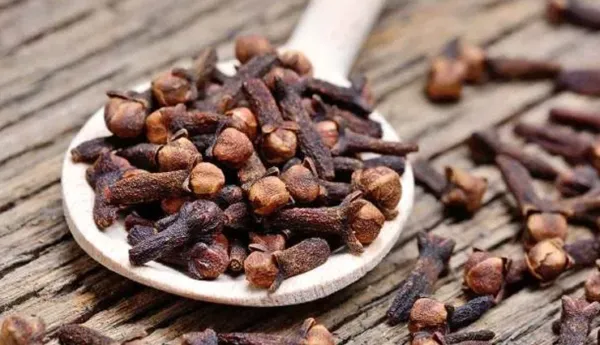 5 Health Benefits Of Eating Cloves For Teeth