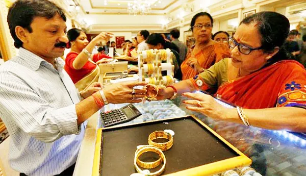 GOLD - తగ్గిన పసిడి ధరలు ..!