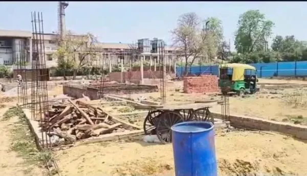 सरकारी जमीन को प्रॉपर्टी डीलर ने बेचा, 20 परिवारों को लगाया 2 करोड़ लेकर लगाया चूना