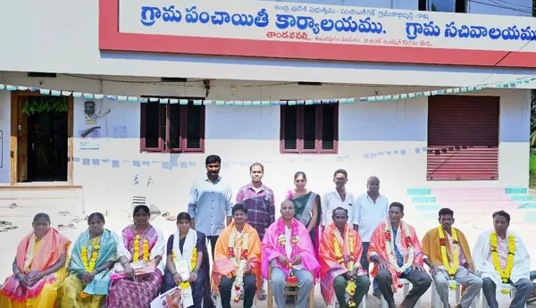 తాండవపల్లి గ్రామ సర్పంచ్ కి ఘన సన్మానం