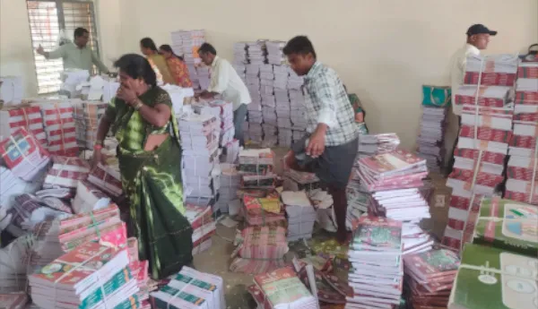 బైరెడ్డిపల్లి ఎంఈఓ కార్యాలయంపై విమర్శలు - వెట్టిచాకిరీ ఆరోపణలు