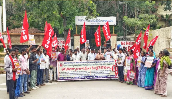సంక్షేమం పూర్తిగా అమలు చేయాలంటూ .. భవన నిర్మాణ కార్మికుల ధర్నా