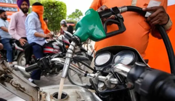 আবার দাম বাড়লো পেট্রোল ডিজেলের
