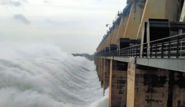 ಬಸವಸಾಗರದ ಜಲಾಶಯದಿಂದ ಕೃಷ್ಣಾ ನದಿಗೆ 1.20 ಲಕ್ಷ ಕ್ಯೂಸೆಕ್ ನೀರು ಬಿಡುಗಡೆ