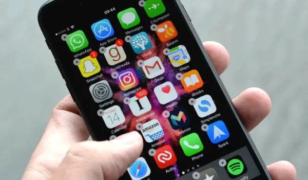 രക്ഷിതാക്കള് ശ്രദ്ധിക്കണം ഈ 21 സ്മാര്ട്ഫോണ് ആപ്പുകള്; മുന്നറിയിപ്പുമായി പോലീസ്