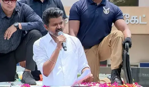 'சிறுபான்மை வேஷம் போடும் கூட்டணியை நம்பாதீர்கள்' - புதுவையில் சீறிய விஜய்!