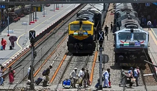 पूर्वोत्तर राज्यो में चुनावी माहौल का असर रेलवे पर, महंगे और लंबे रूट के विकल्प के बावजूद कन्फर्म टिकट की गारंटी नहीं